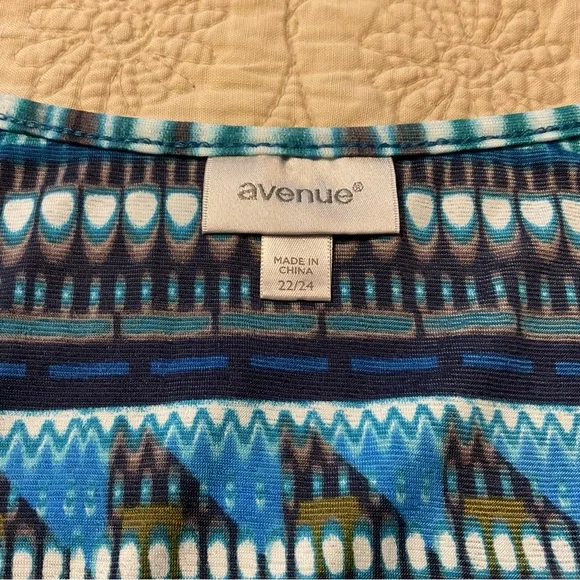 NEW WITHOUT TAGS AVENUE PLUS SIZE TOP 22/24 MULTI COLORS - Picture 7 of 16